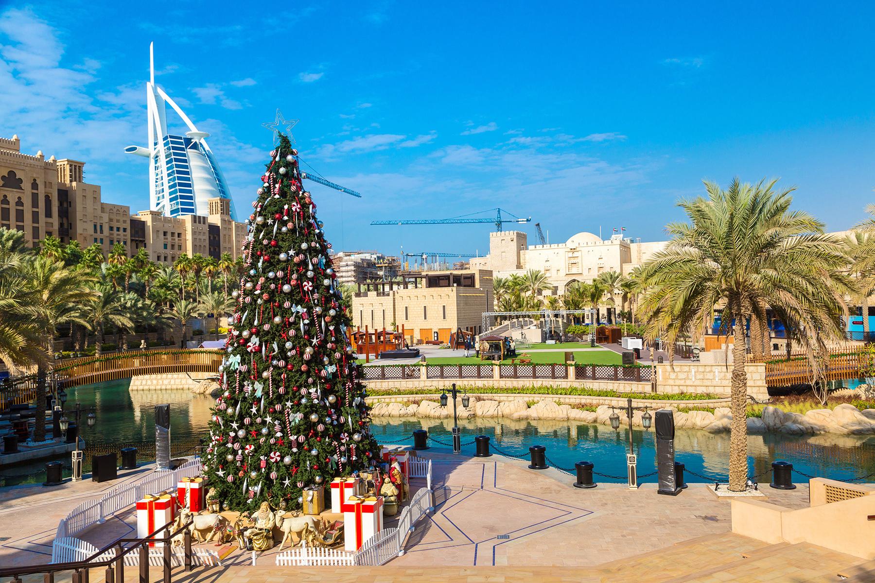 6 Of The Most Impressive Christmas Trees In The World Bon Vivant