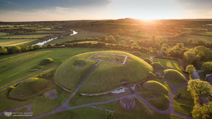 orogenes-del-dia-de-san-patricio-Sitio-arqueologico-Knowth-Irlanda-Foto-Anthony Murphy