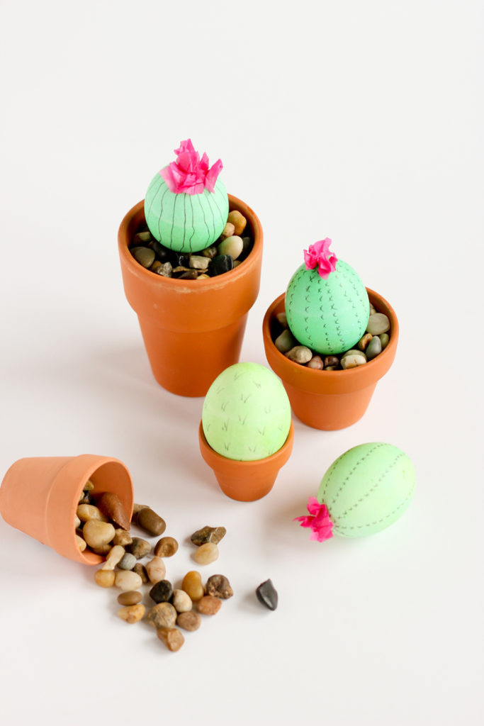 DIY flowerpots with Easter eggs