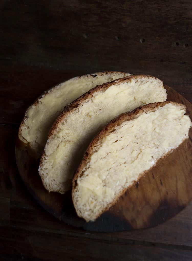 Rebanada de mantequilla or bread slice with butter and sugar, a Mexican sweet bread type